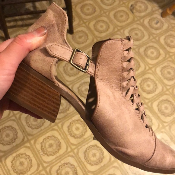 Shoes - Picture 3 of 3